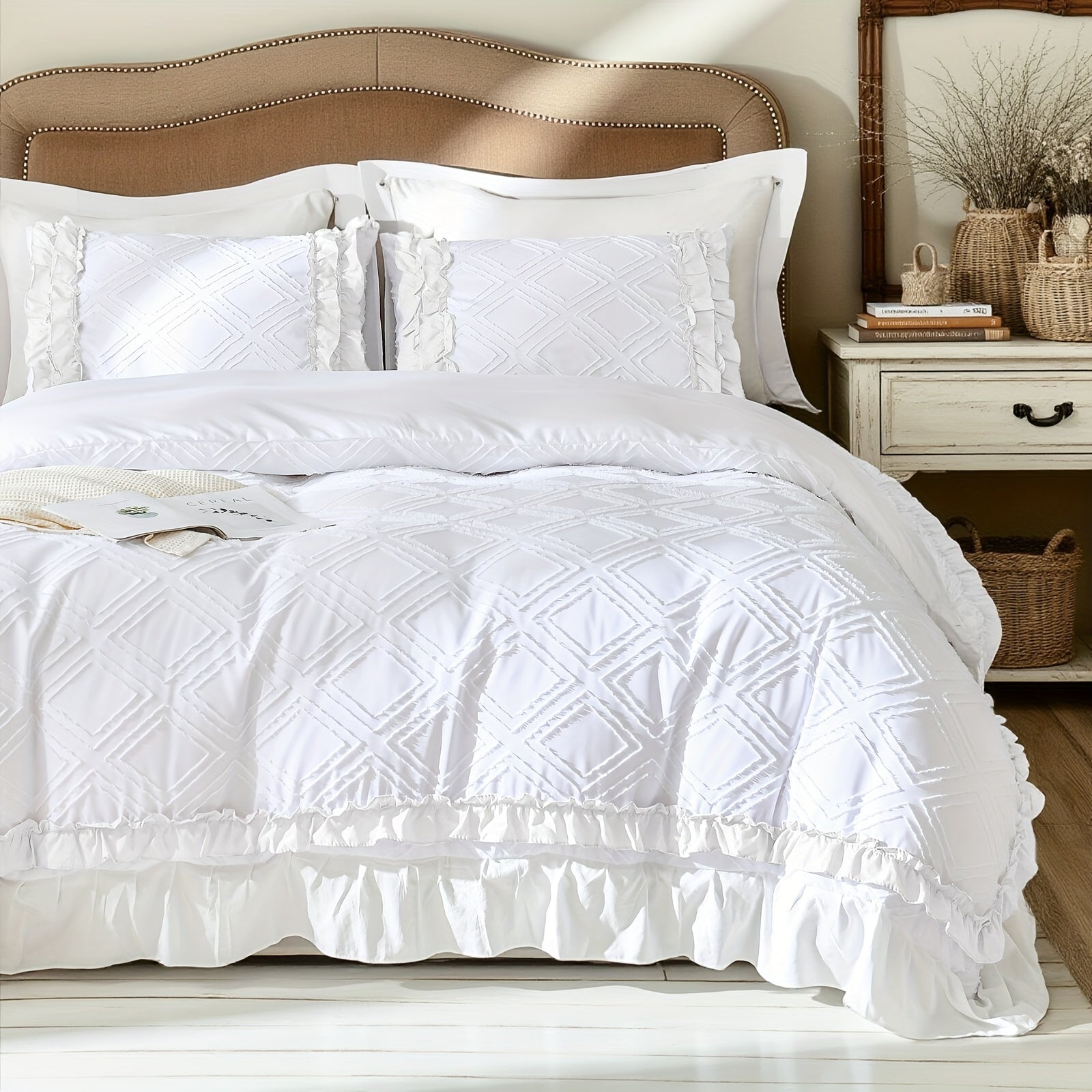 Cute Ruffle Comforter Set Beige White Bedding Set Pleated Ruffled Lace Shabby Chic Bedding Romantic Farmhouse Home Decor Super Soft Cozy All Season Comforter Set